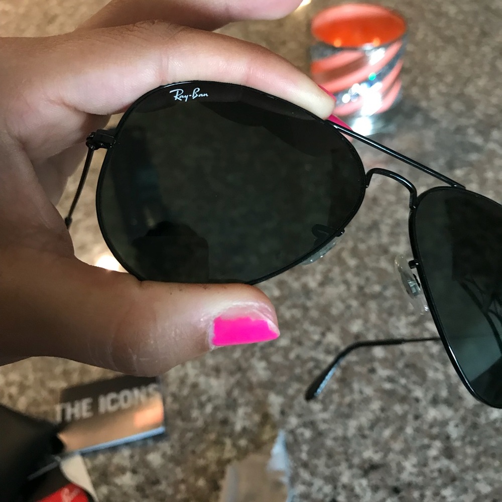 Black Ray-Ban Aviators